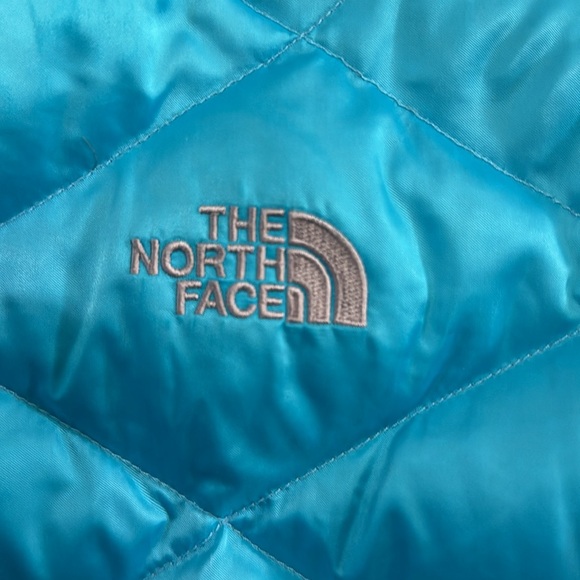 GUC. North Face 550 XL girls 18 jacket. Worn a little at the sleeves, pictured. - Picture 8 of 11